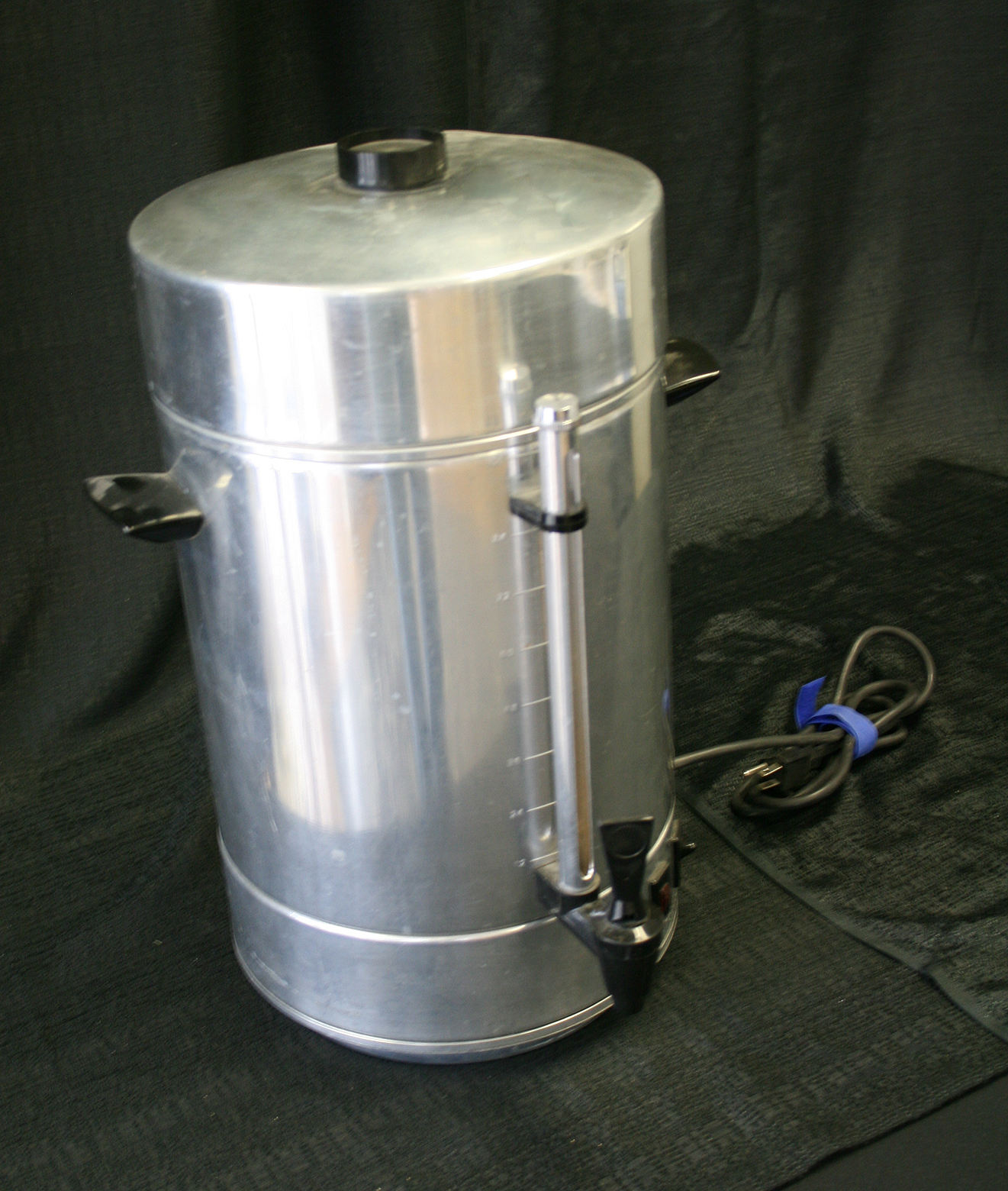 100-cup-coffee-maker-urn-rental.jpg