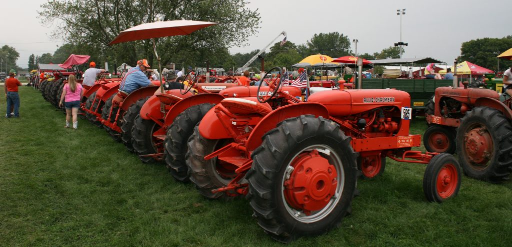 Allis-Chalmers tractors in a line