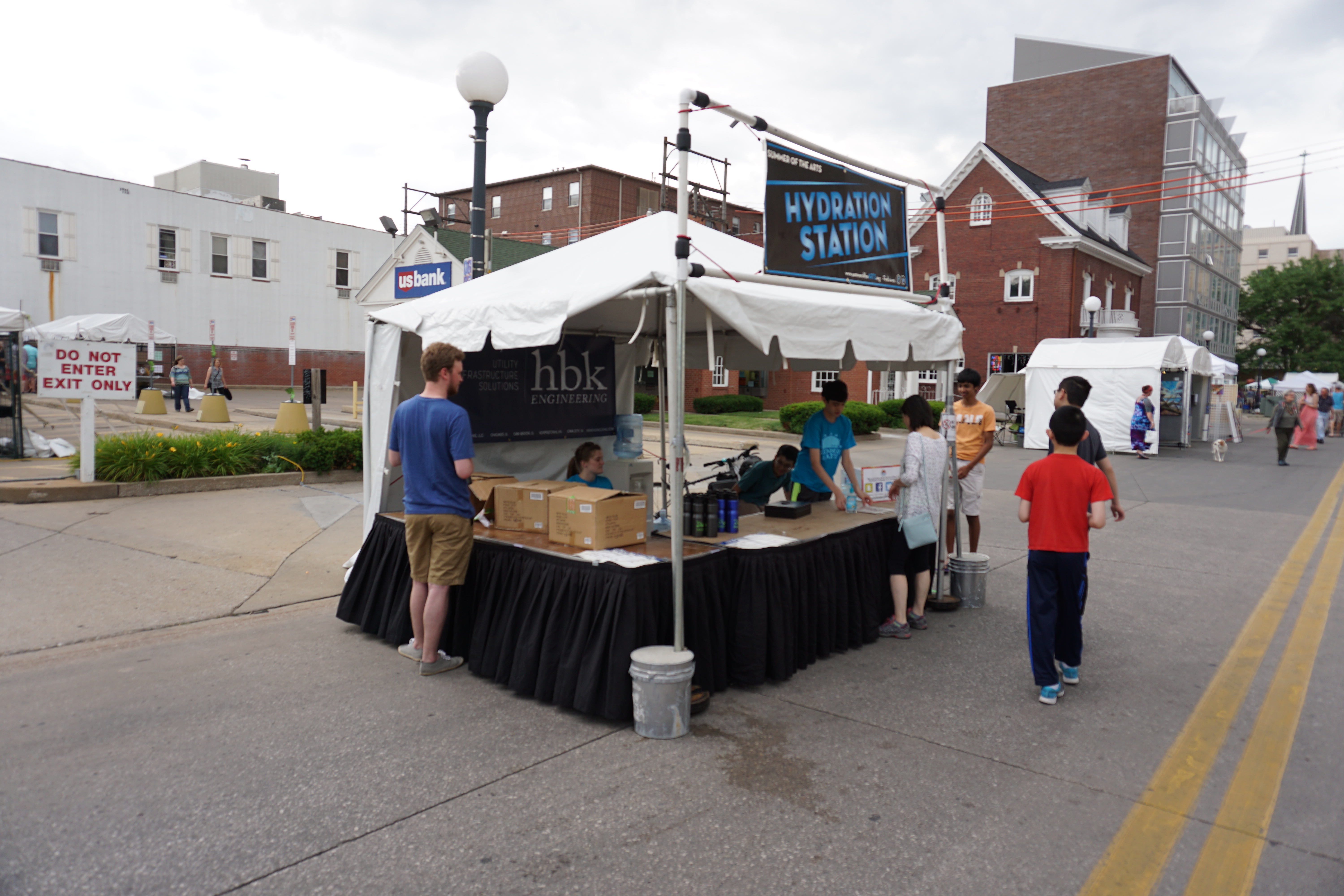 Pictures from the 2016 Iowa Arts Festival - Hydration Station