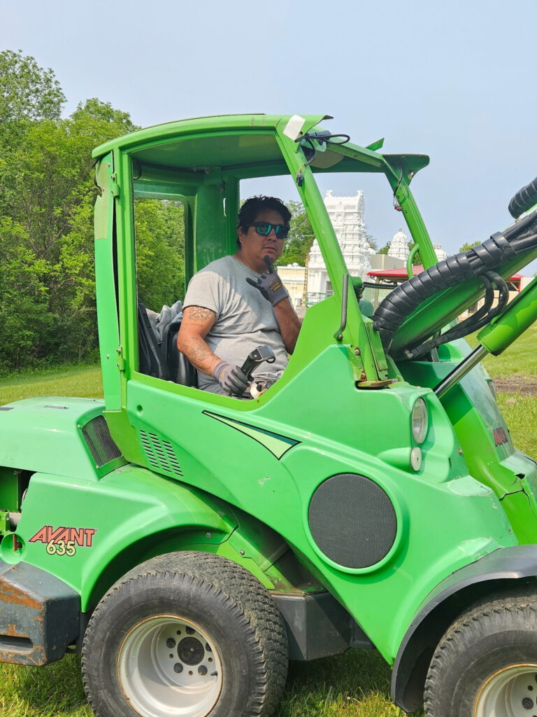Jose using the Avant 635 at Quad City Hindu Temple in Rock Island, Illinois