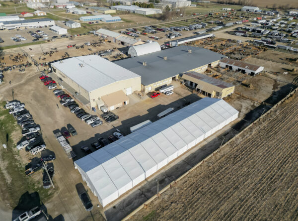 Aerial (drone) view of 60′ x 230′ (18m x 70m) Losberger clearspan event structure Waverly Sales Co., in Waverly, Iowa Aerial (drone) view of 60′ x 230′ (18m x 70m) Losberger clearspan event structure Waverly Sales Co., in Waverly, Iowa