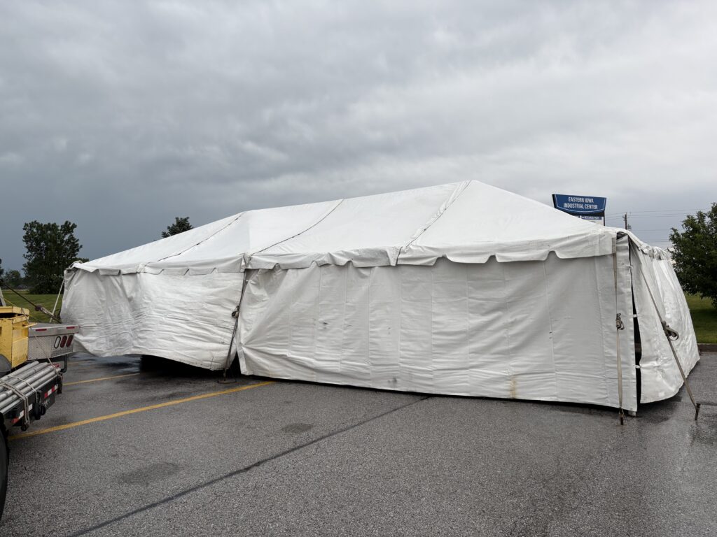 Secure, stable, and ready for business. This 20’ x 40’ frame tent with full white sidewalls was set up for TNT Fireworks in Davenport. No center poles means maximum usable space for tables and displays.